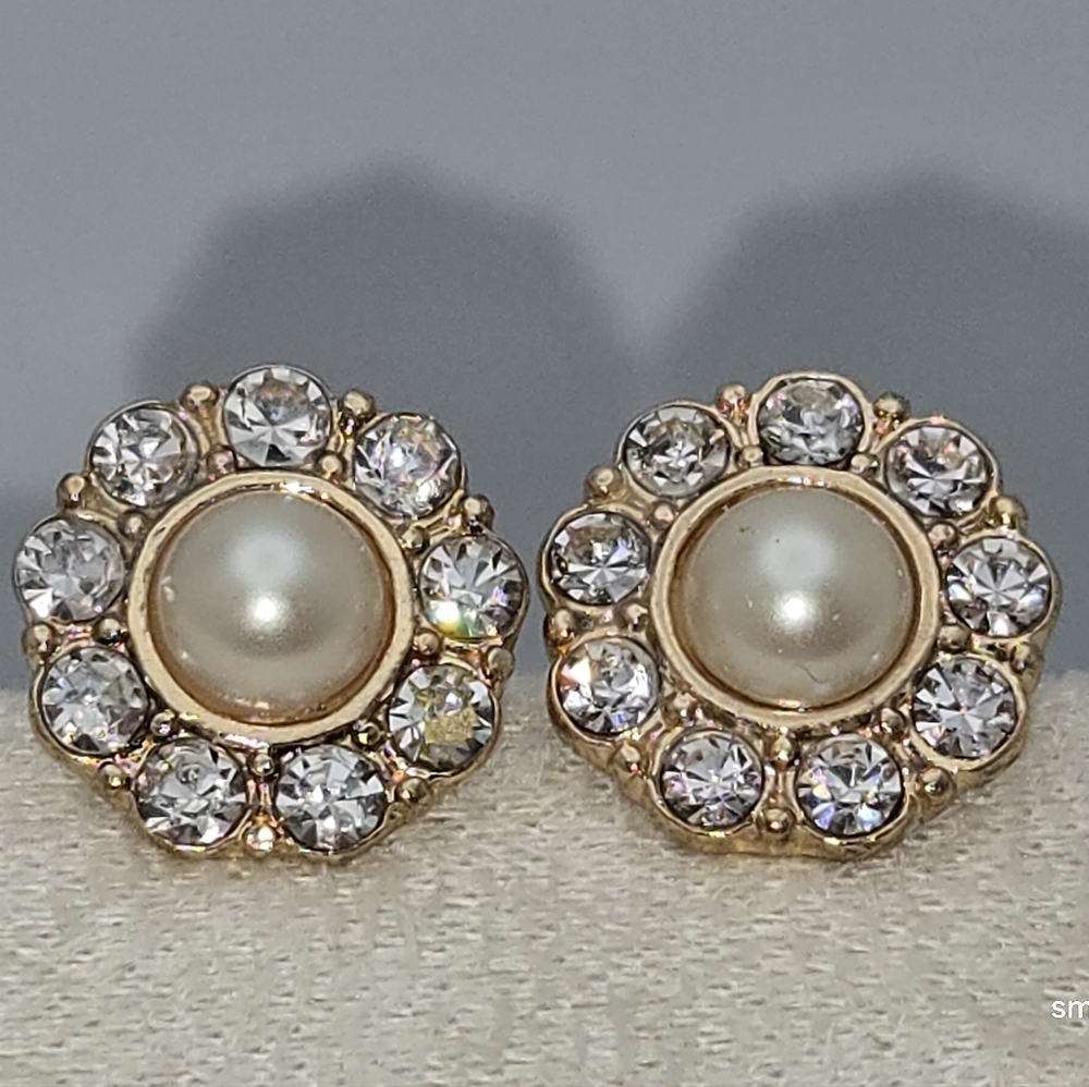 Faux Pearl & Rhinestone Stud Earrings Gold-Tone Classic Vintage 1/2''